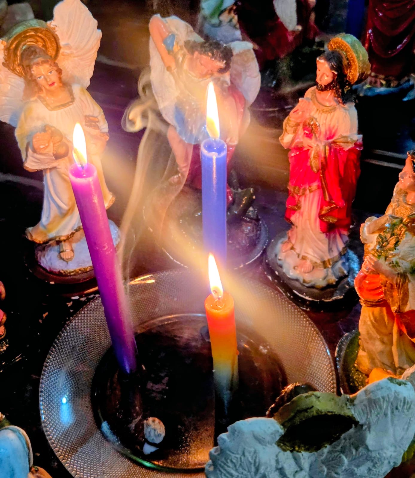 Velomancia angelical con velas y arcángeles